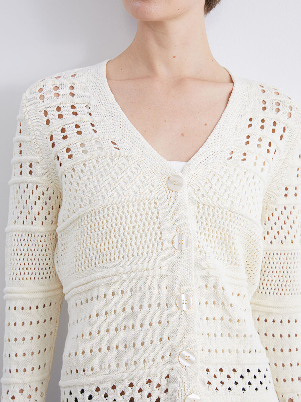 Ekru V Yaka Ajurlu Kadın Triko Hırka-2