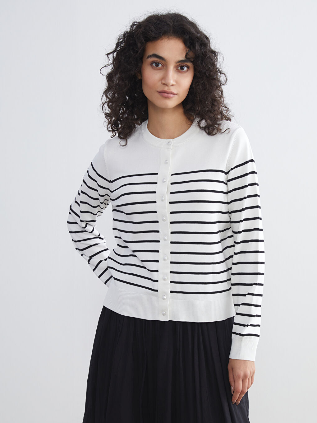 Siyah Bisiklet Yaka Çizgili Kadın Triko Hırka