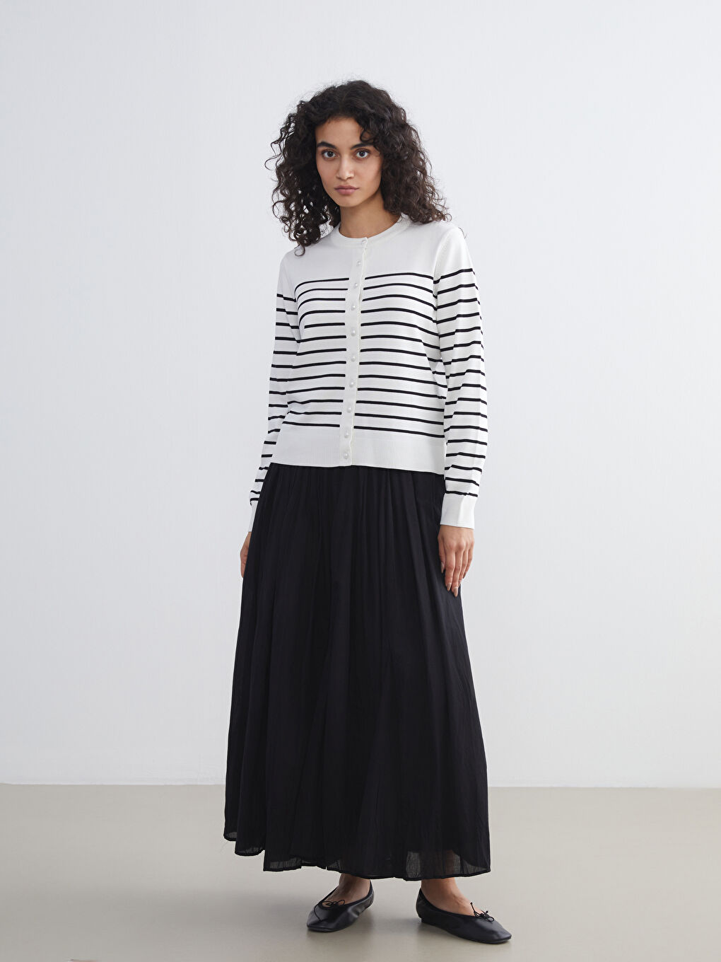 Siyah Bisiklet Yaka Çizgili Kadın Triko Hırka-1