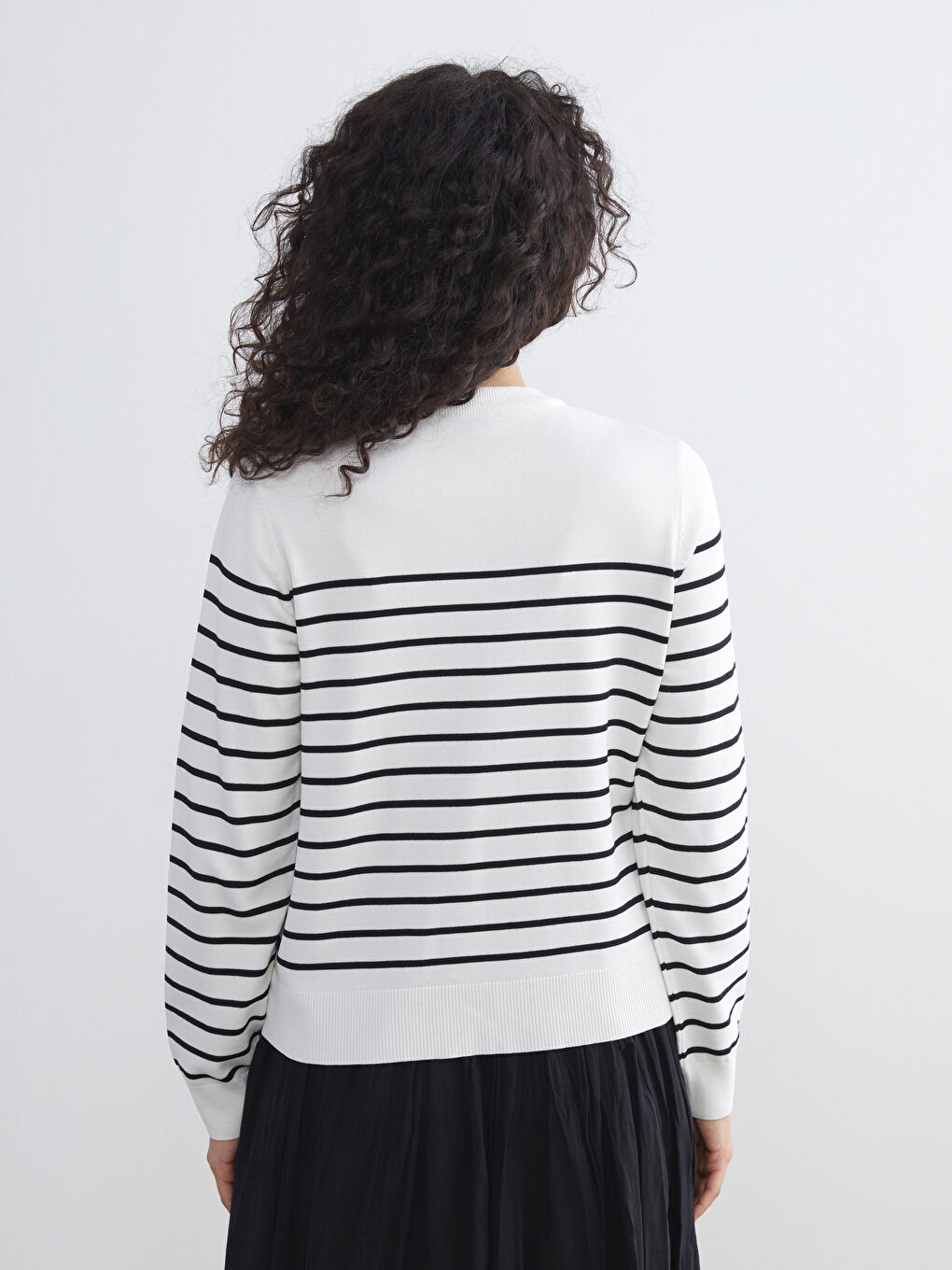 Siyah Bisiklet Yaka Çizgili Kadın Triko Hırka-3
