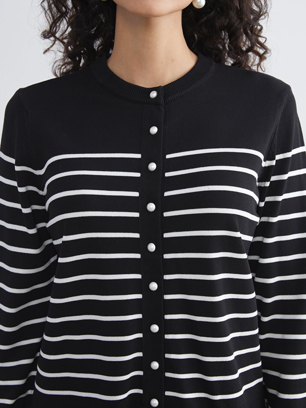 كارديجان تريكو مخطط بياقة دائرية للسيدات LCW Modest-2