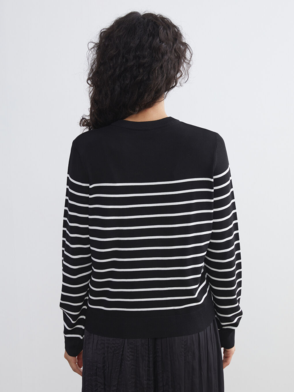 كارديجان تريكو مخطط بياقة دائرية للسيدات LCW Modest-3