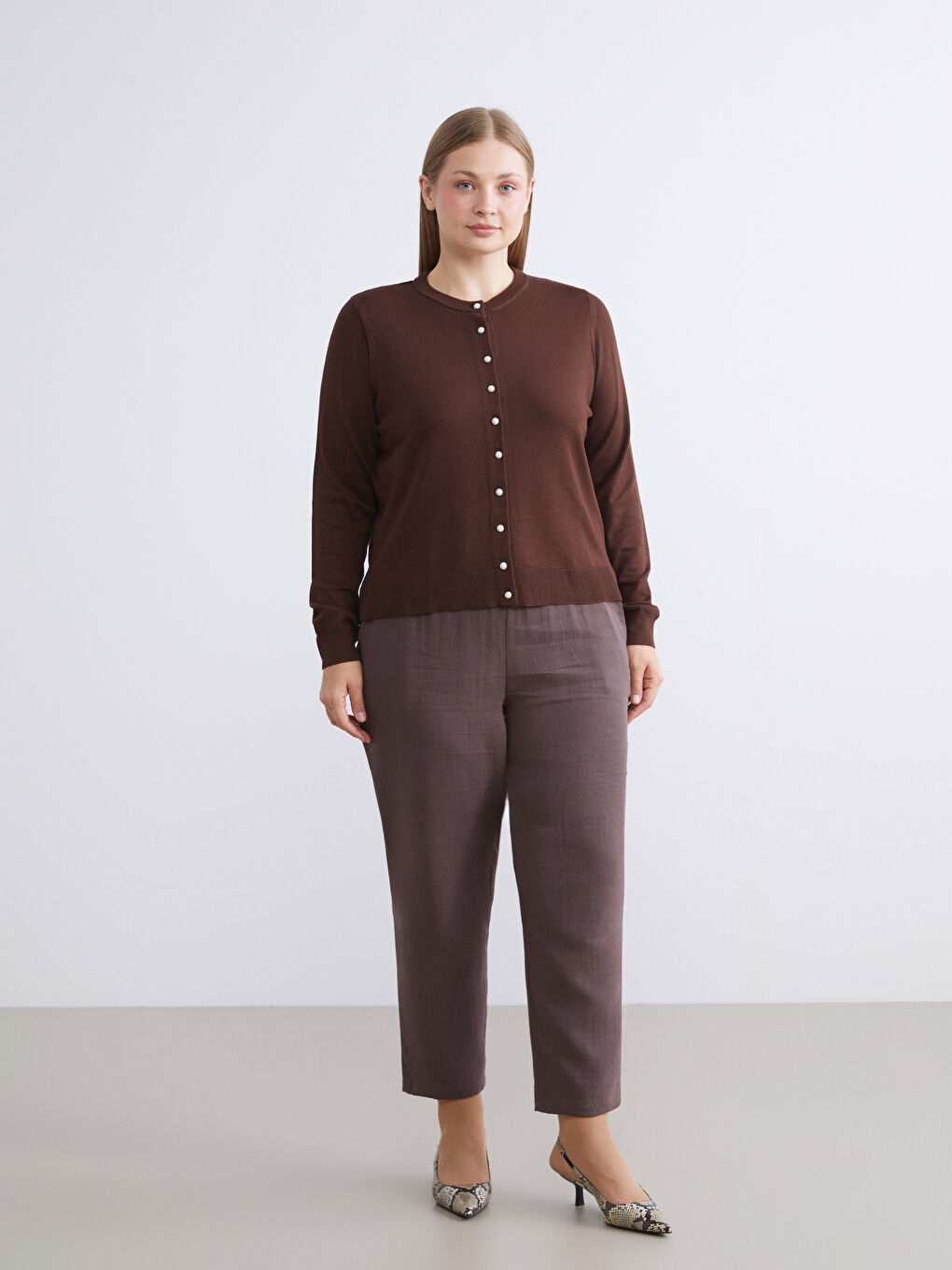 Kahverengi İnci Düğmeli Kadın Triko Hırka-4