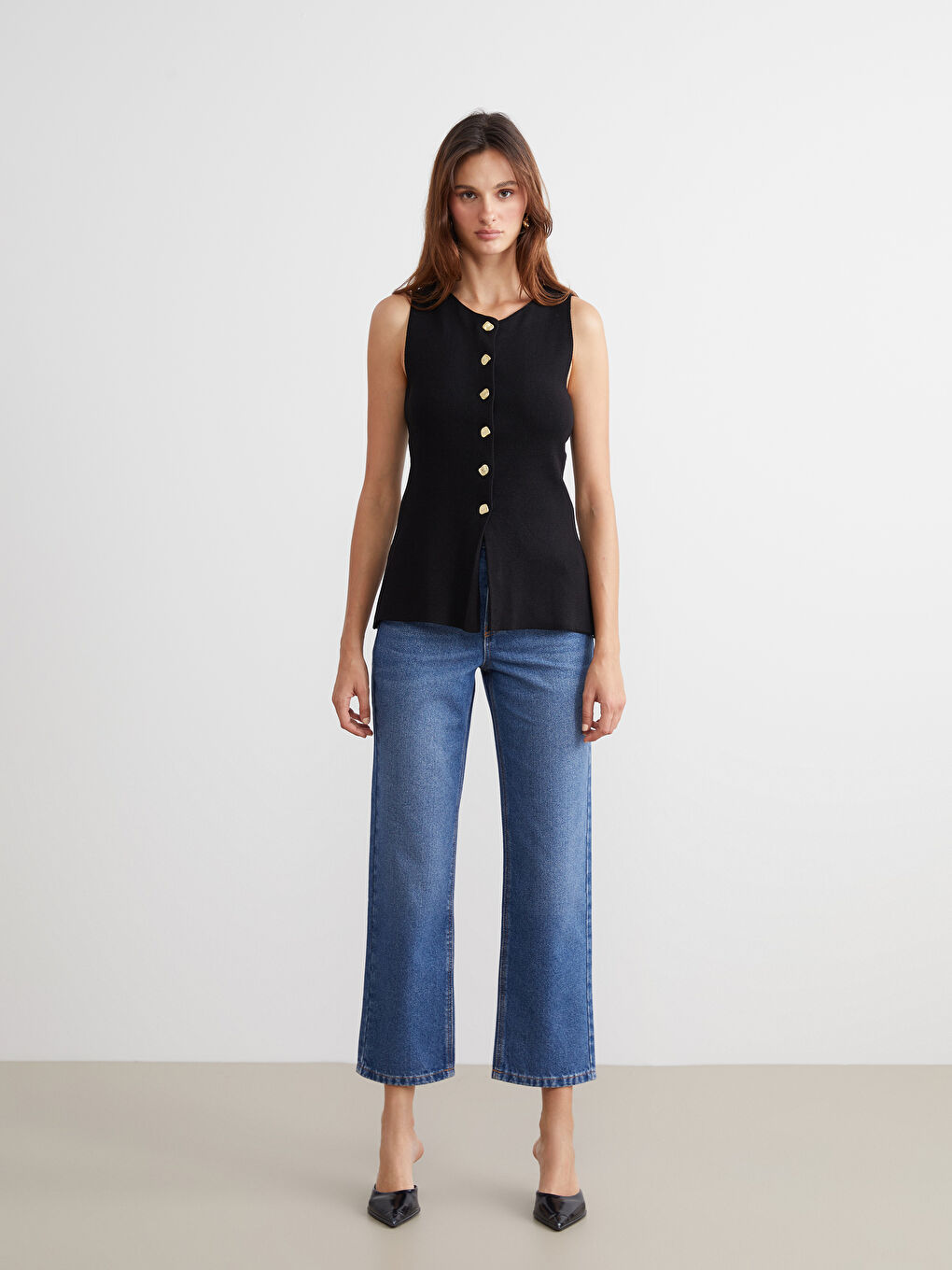 Siyah Bisiklet Yaka Kadın Triko Yelek-1