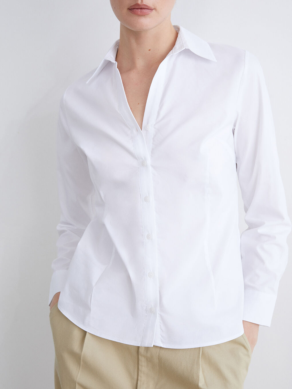 LCWAIKIKI Classic Poplin Women's Shirt -W5FG24Z8-Q6K