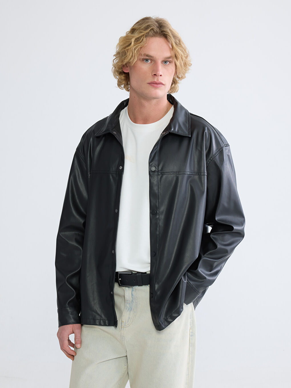 Siyah Rahat Kalıp Deri Görünümlü Erkek Gömlek Ceket