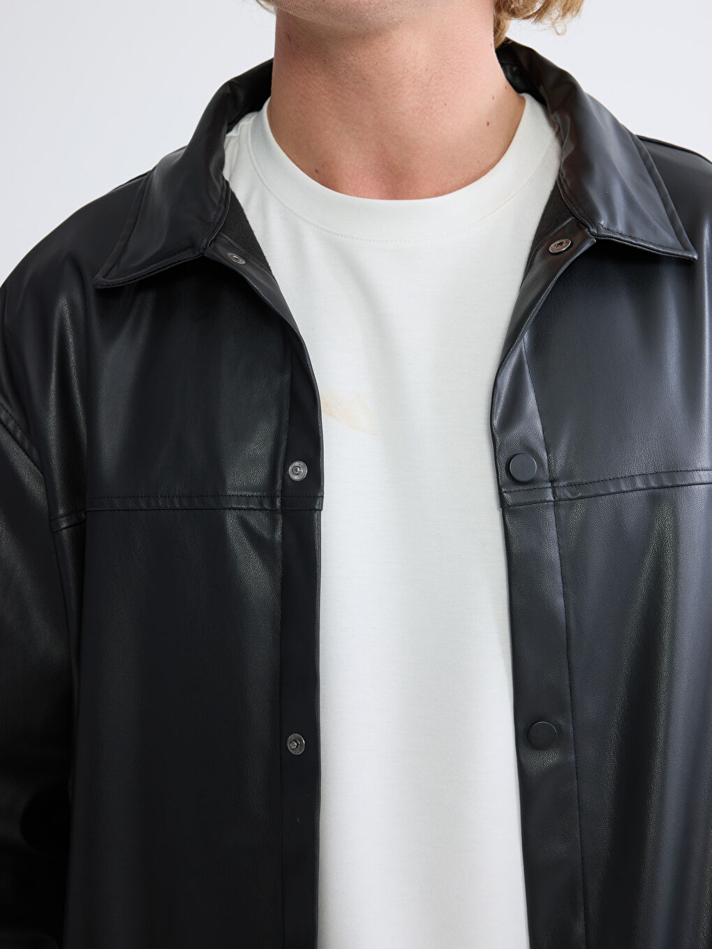 Siyah Rahat Kalıp Deri Görünümlü Erkek Gömlek Ceket-2