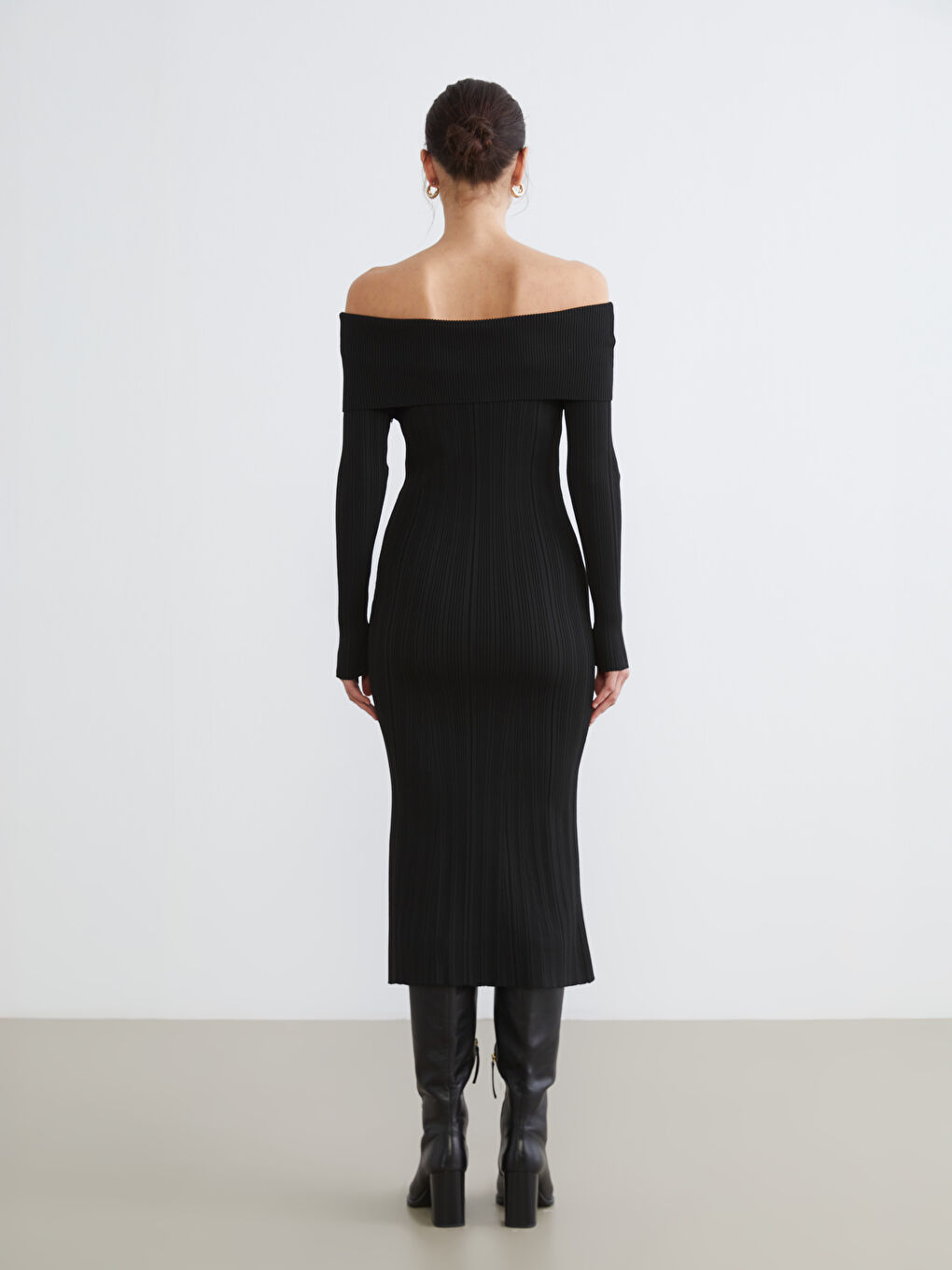 Siyah Kayık Yaka Triko Elbise-3