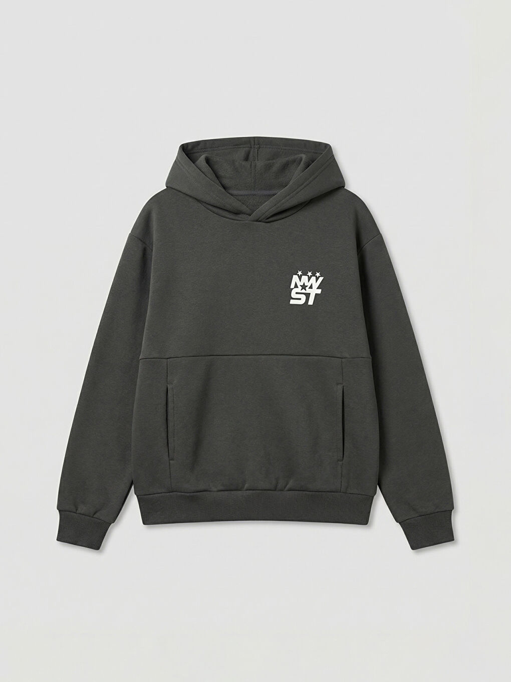 Свитшот с капюшоном для мальчиков, разработанный для тепла.