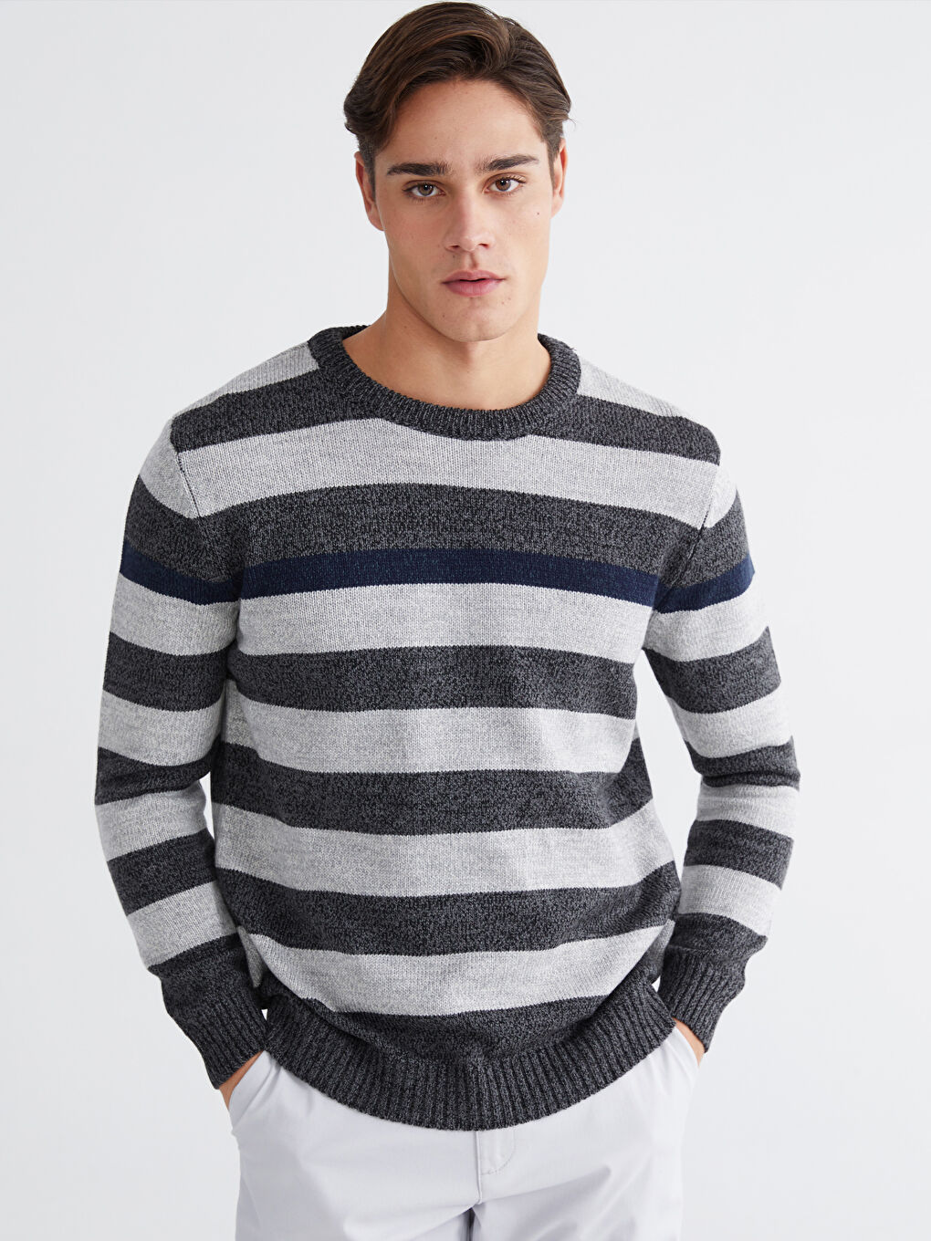 Gri Bisiklet Yaka Çizgili Erkek Triko Kazak