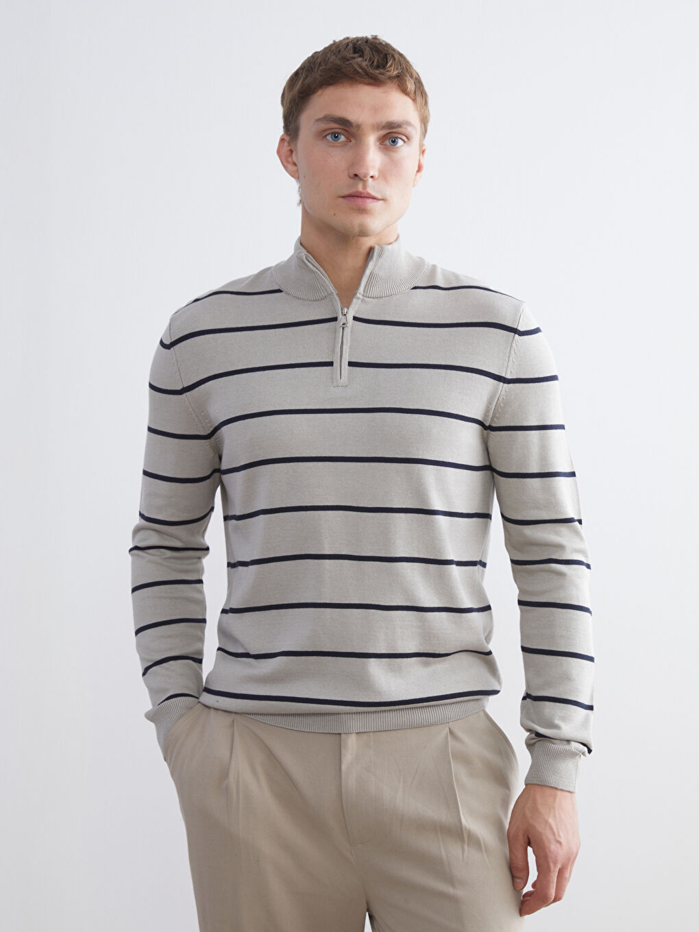 Bej Dik Yaka Çizgili Erkek Triko Kazak