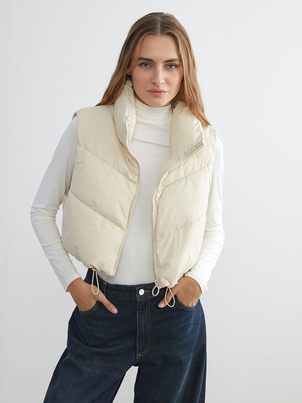 Ženski kratki puffer prsluk sa visokim okovratnikom