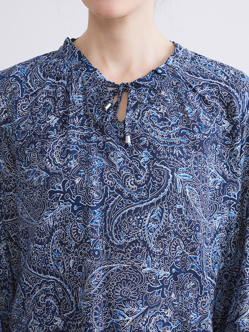 Blouse À Motifs À Col Lavallière-3