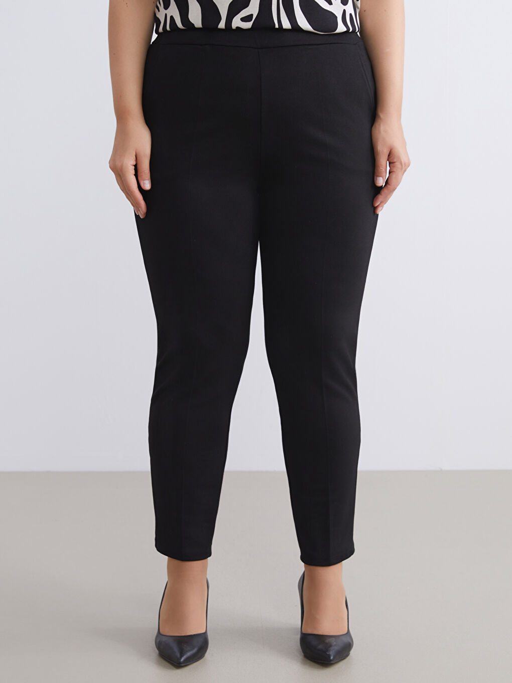 Elastic Waist Carrot Fit Women's Trousers-5