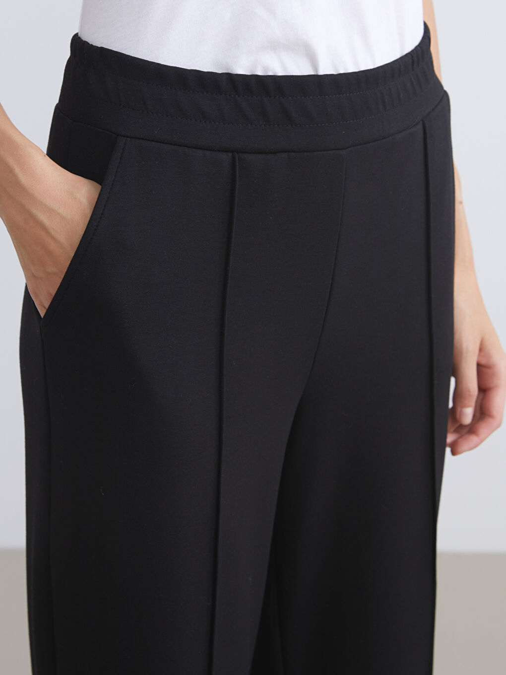 Women's Sweatpants with Elastic Waist-3