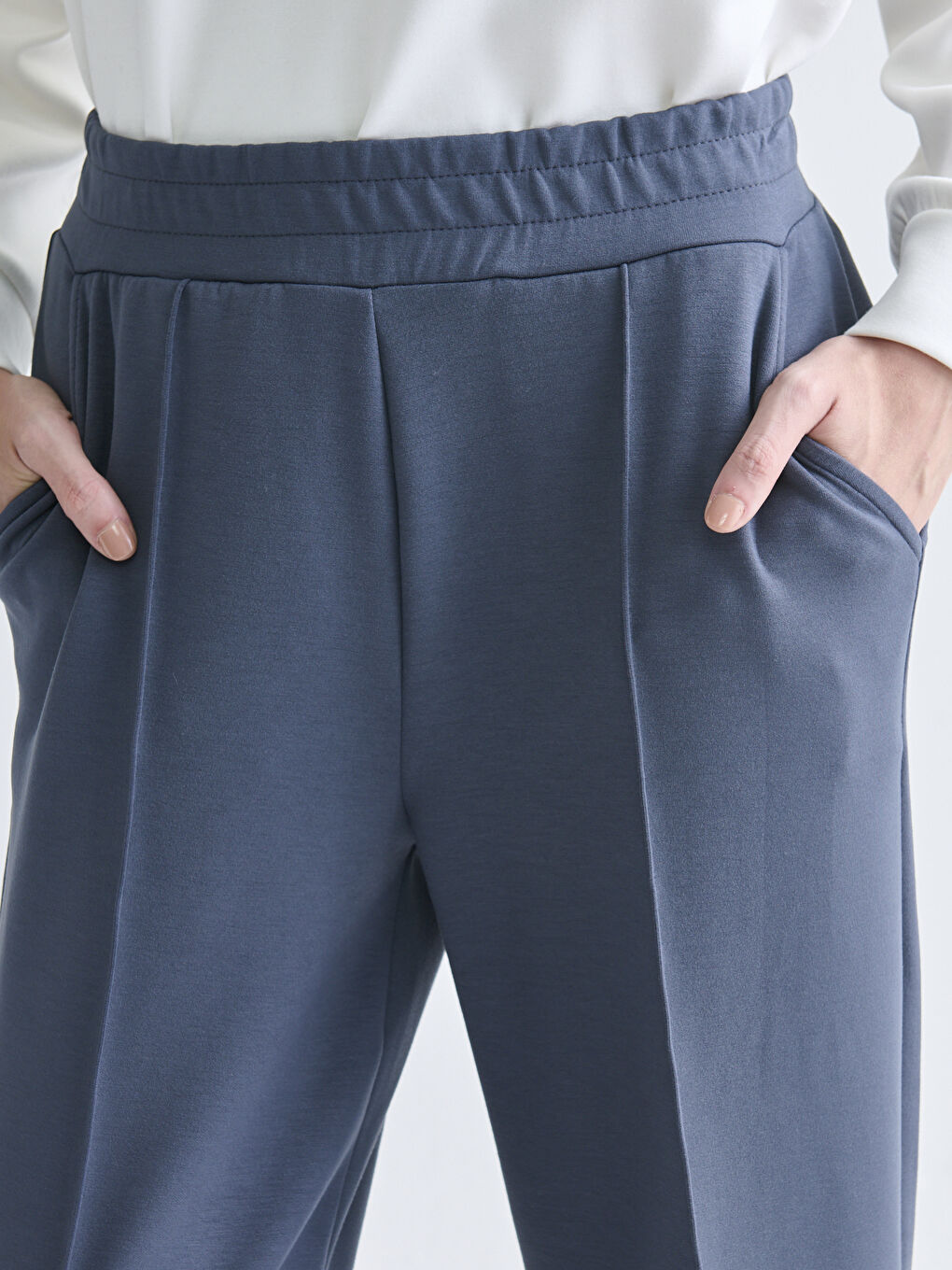 Women's Sweatpants with Elastic Waist-3