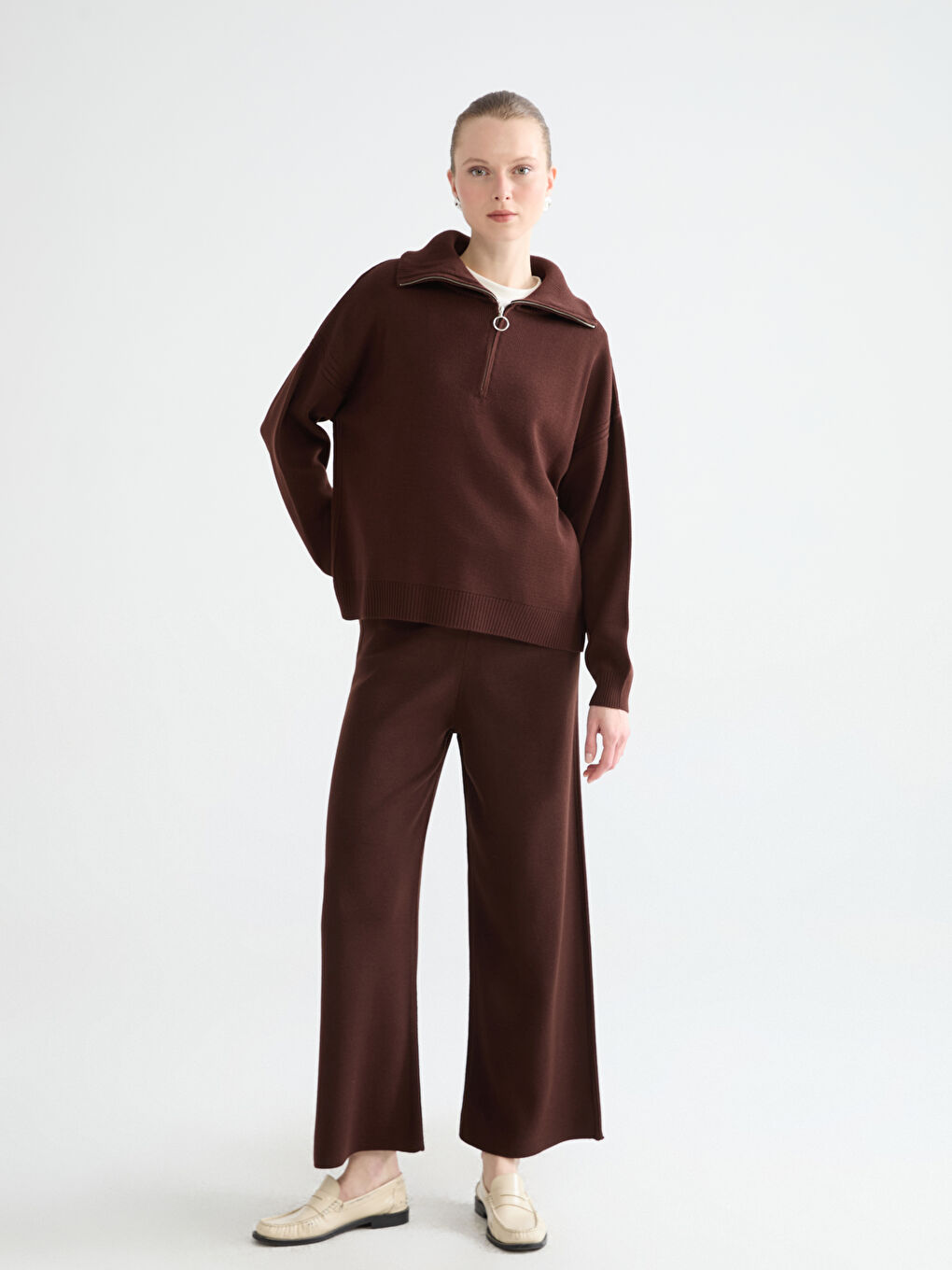 Kahverengi Dik Yaka Kadın Triko Kazak-1