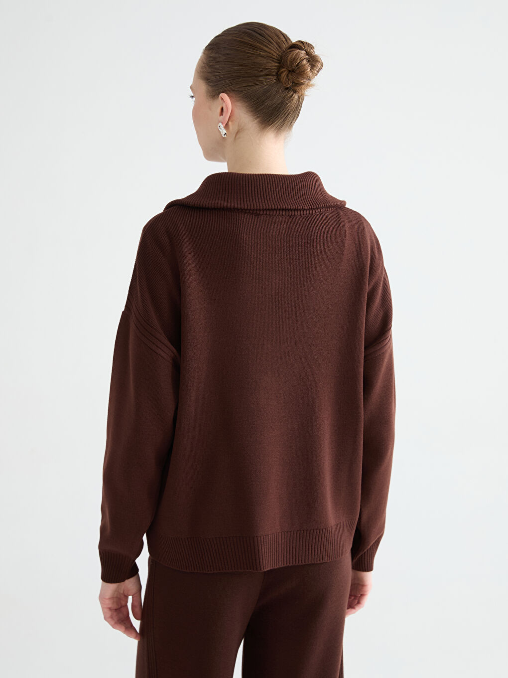 Kahverengi Dik Yaka Kadın Triko Kazak-3