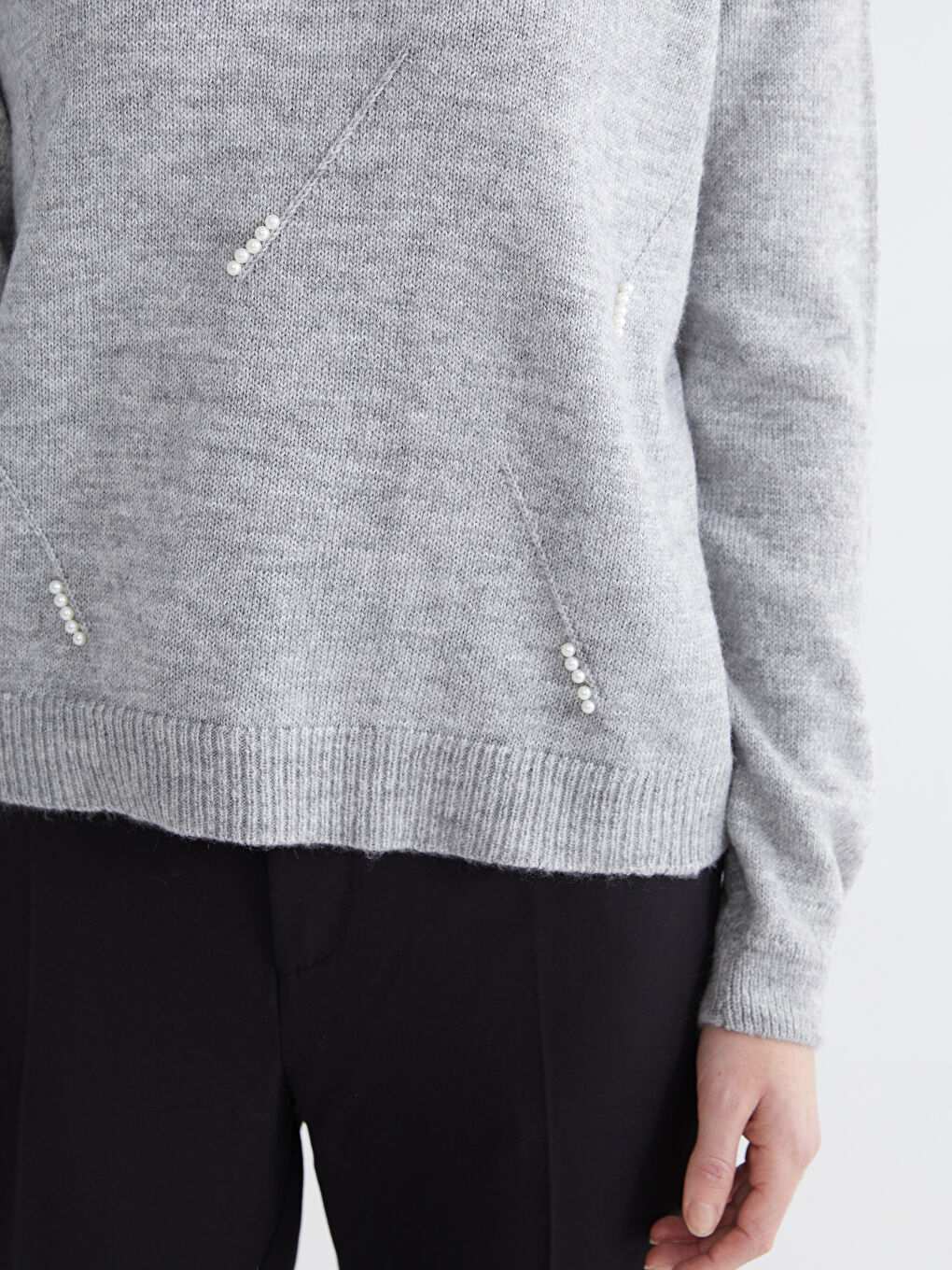 Gri Bisiklet Yaka İnci İşlemeli Kadın Triko Kazak-2