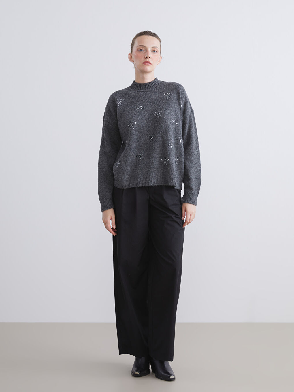 Antrasit Bisiklet Yaka İşlemeli Kadın Triko Kazak-1