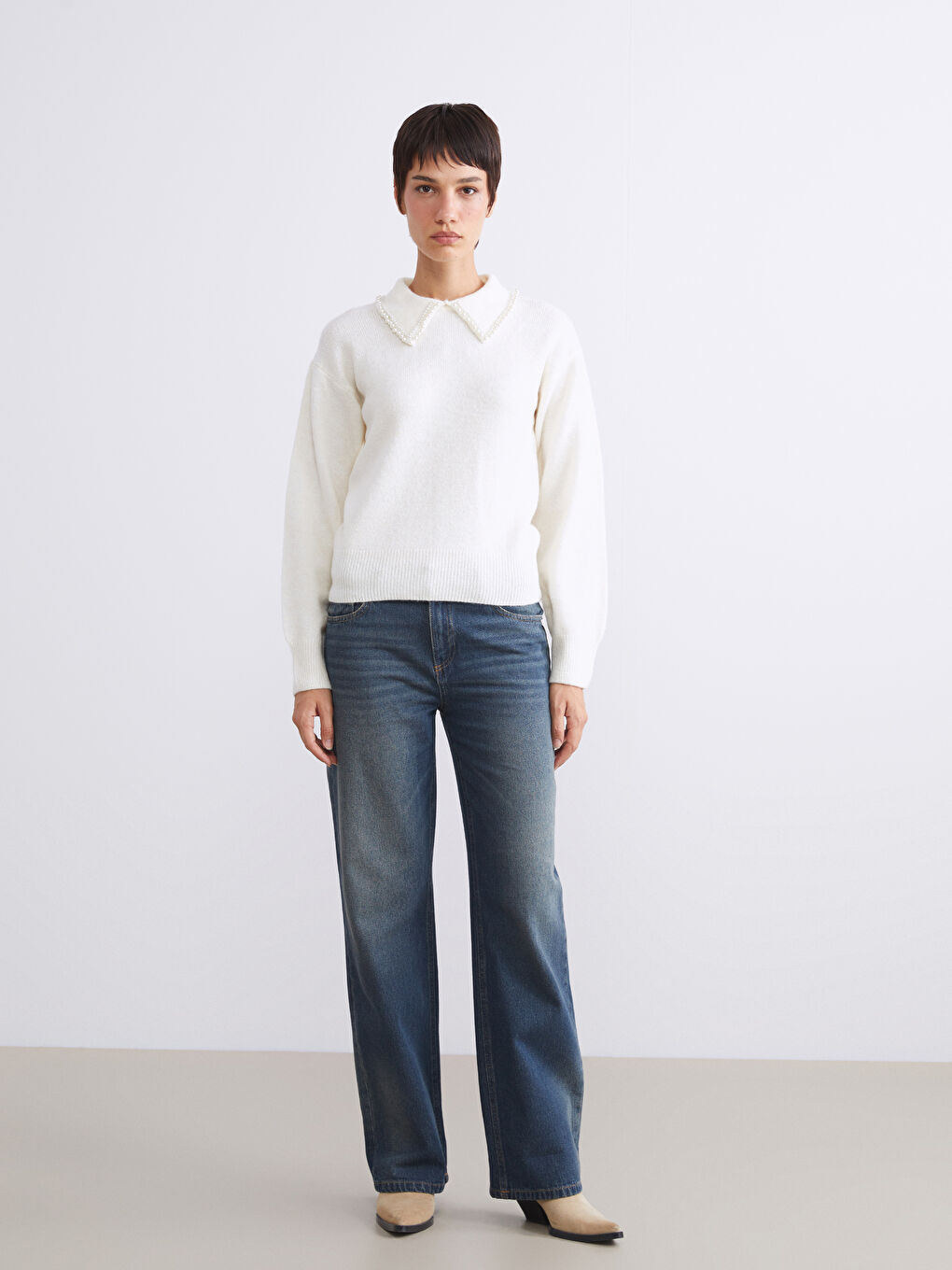 Bej Polo Yaka Boncuk İşlemeli Kadın Triko Kazak-1