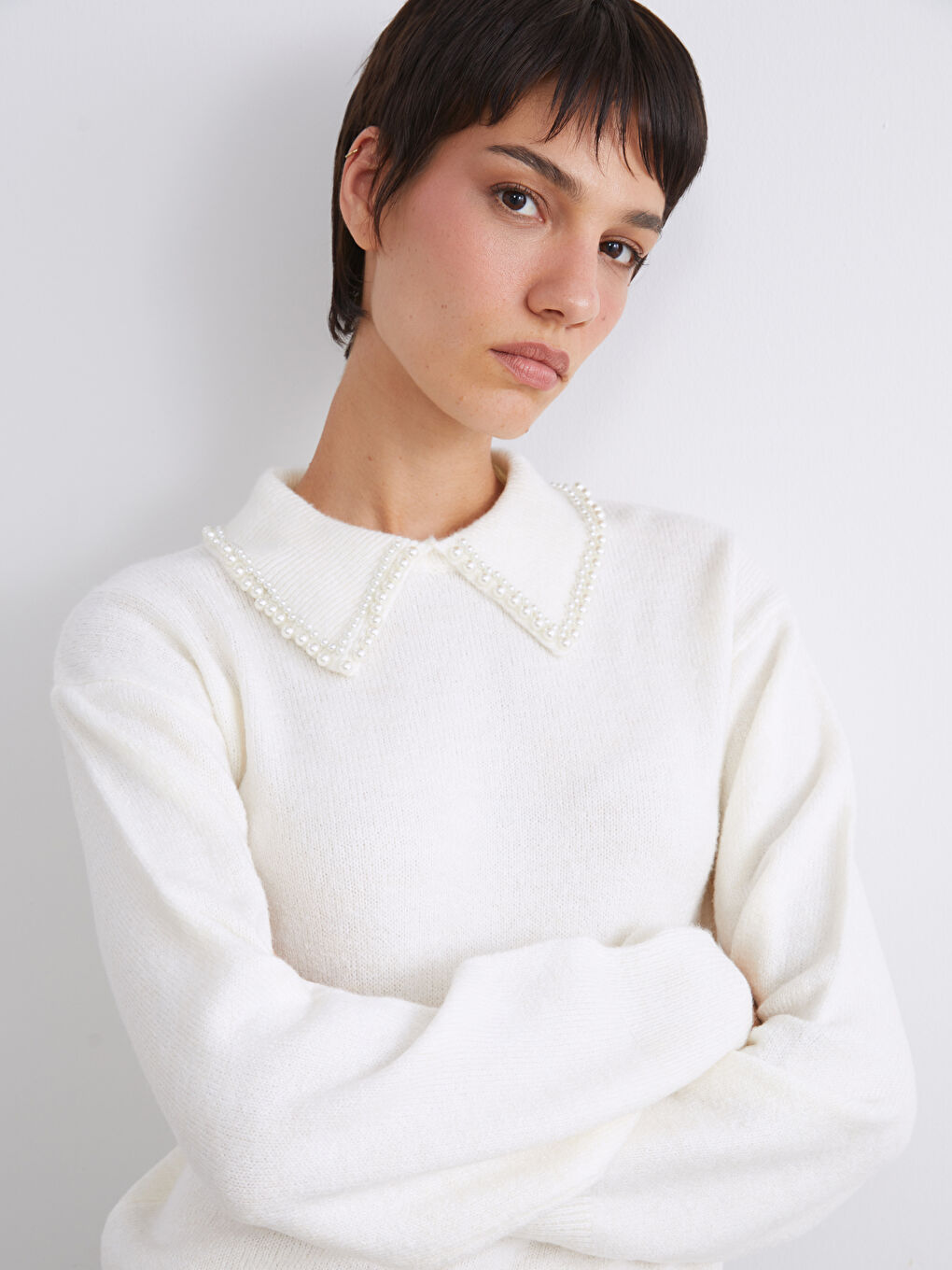 Bej Polo Yaka Boncuk İşlemeli Kadın Triko Kazak-2