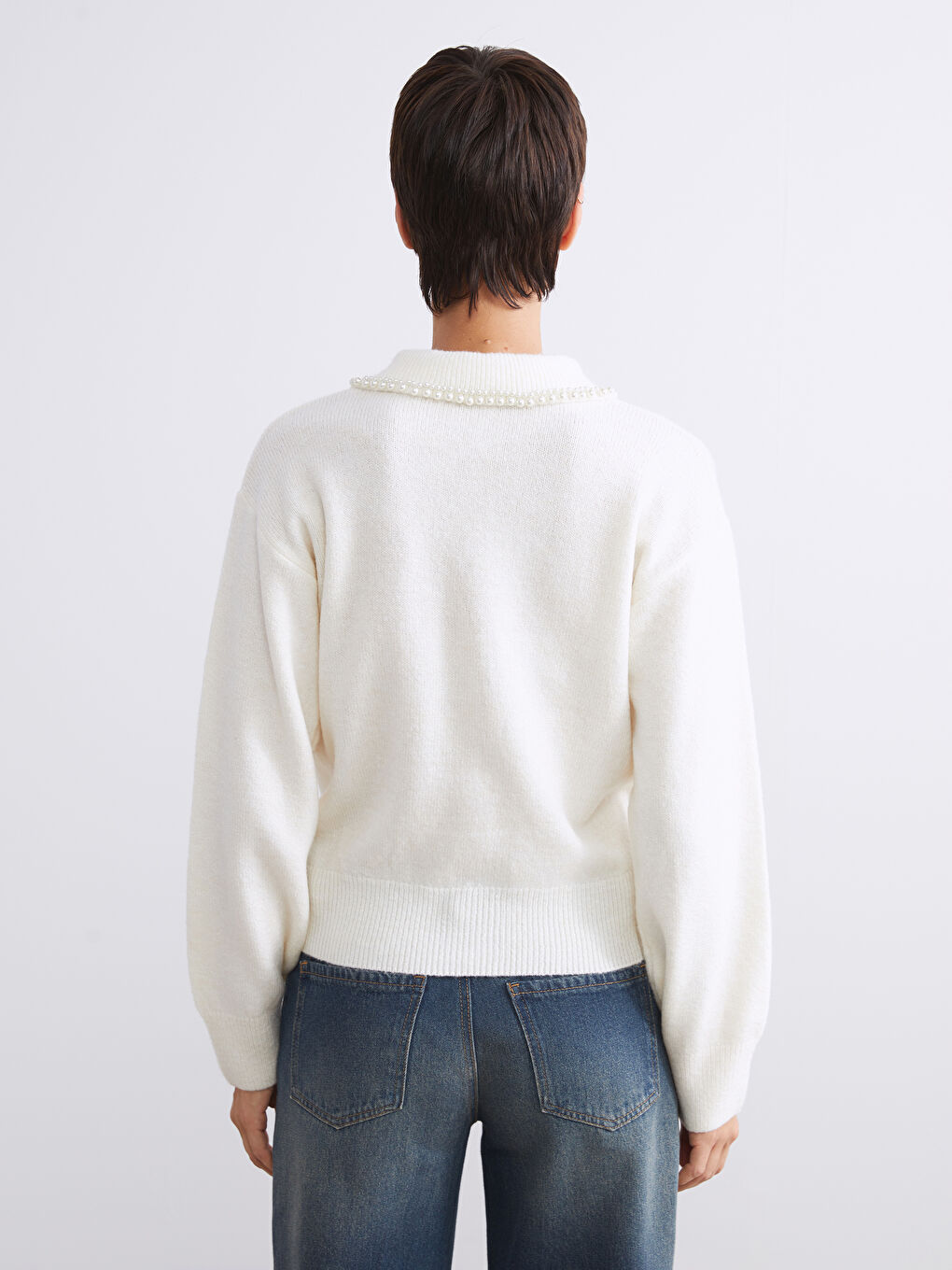 Bej Polo Yaka Boncuk İşlemeli Kadın Triko Kazak-3