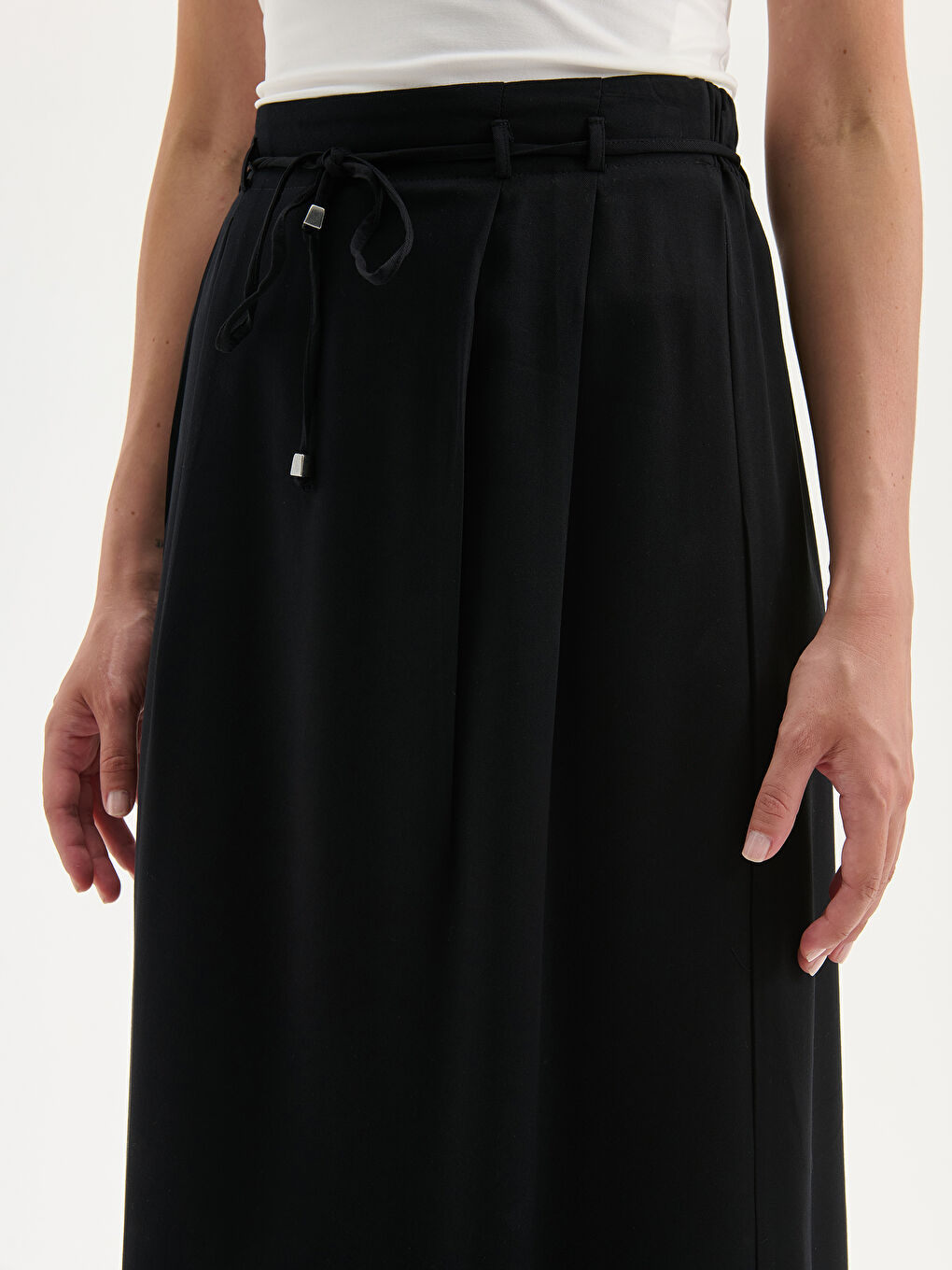 Siyah Beli Kuşaklı Pileli Etek-2