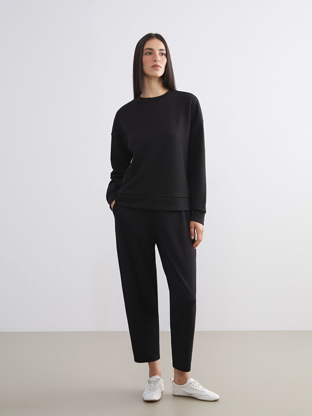 Siyah Bisiklet Yaka Oversize Kadın Sweatshirt-1
