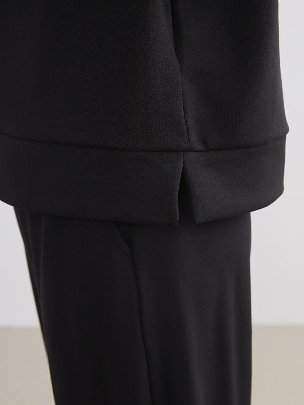 Siyah Bisiklet Yaka Oversize Kadın Sweatshirt-2