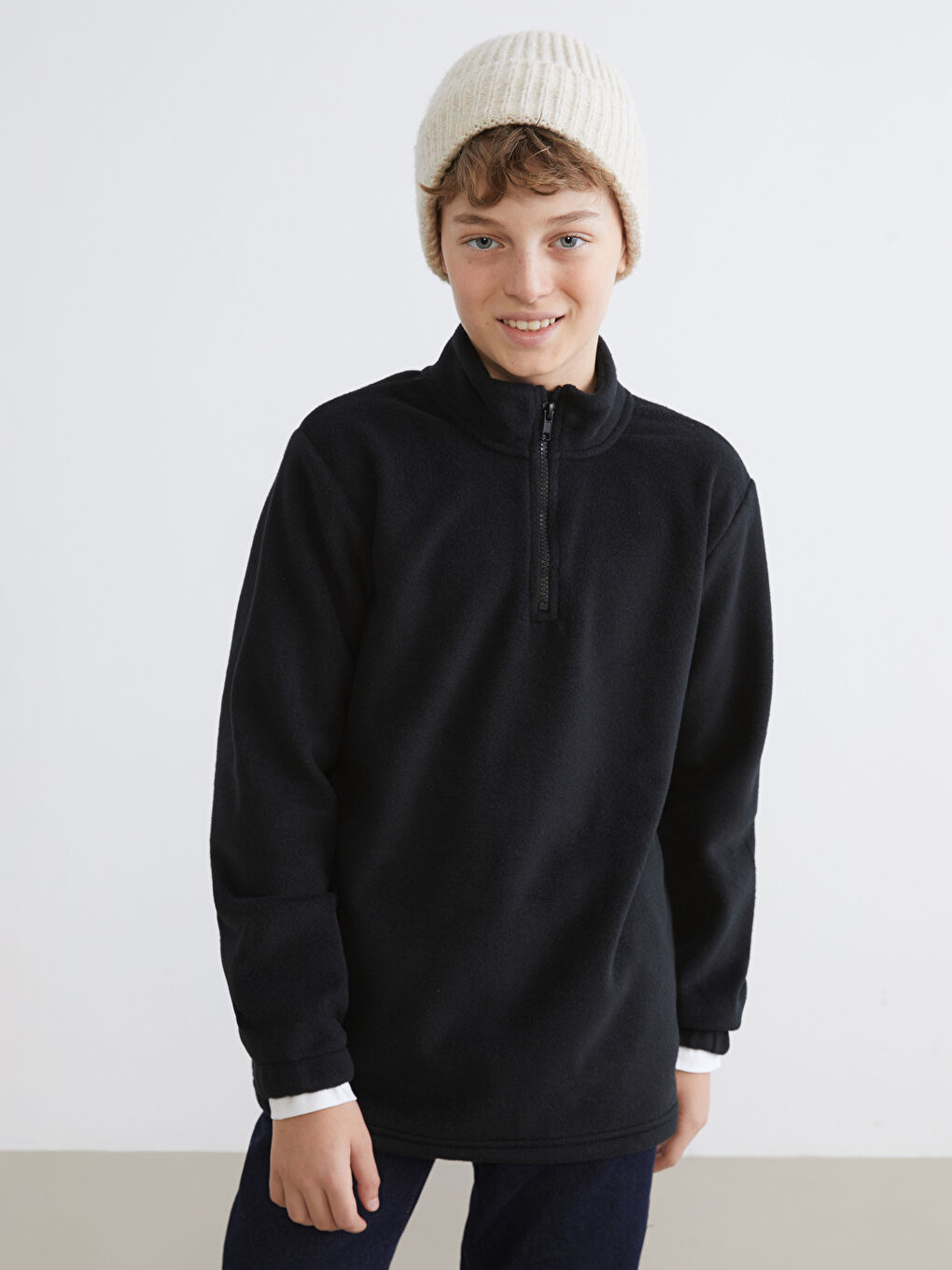 Siyah Dik Yaka Erkek Çocuk Polar Sweatshirt