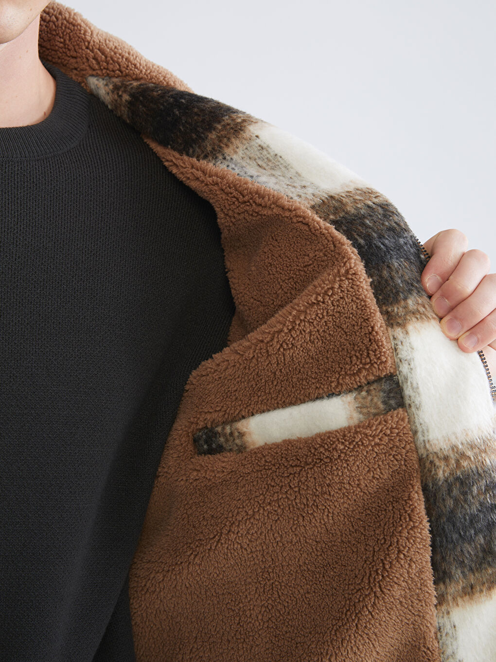 Men's Cashmere Coat with Fur Collar in a Regular Fit-2