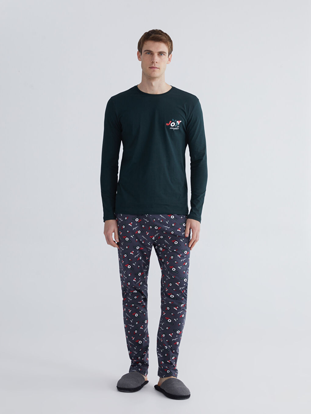 Мужской пижамный комплект стандартной посадки на новогоднюю тематику-1