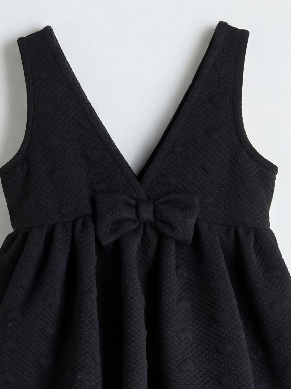 Siyah V Yaka Fiyonklu Kız Çocuk Elbise	-2