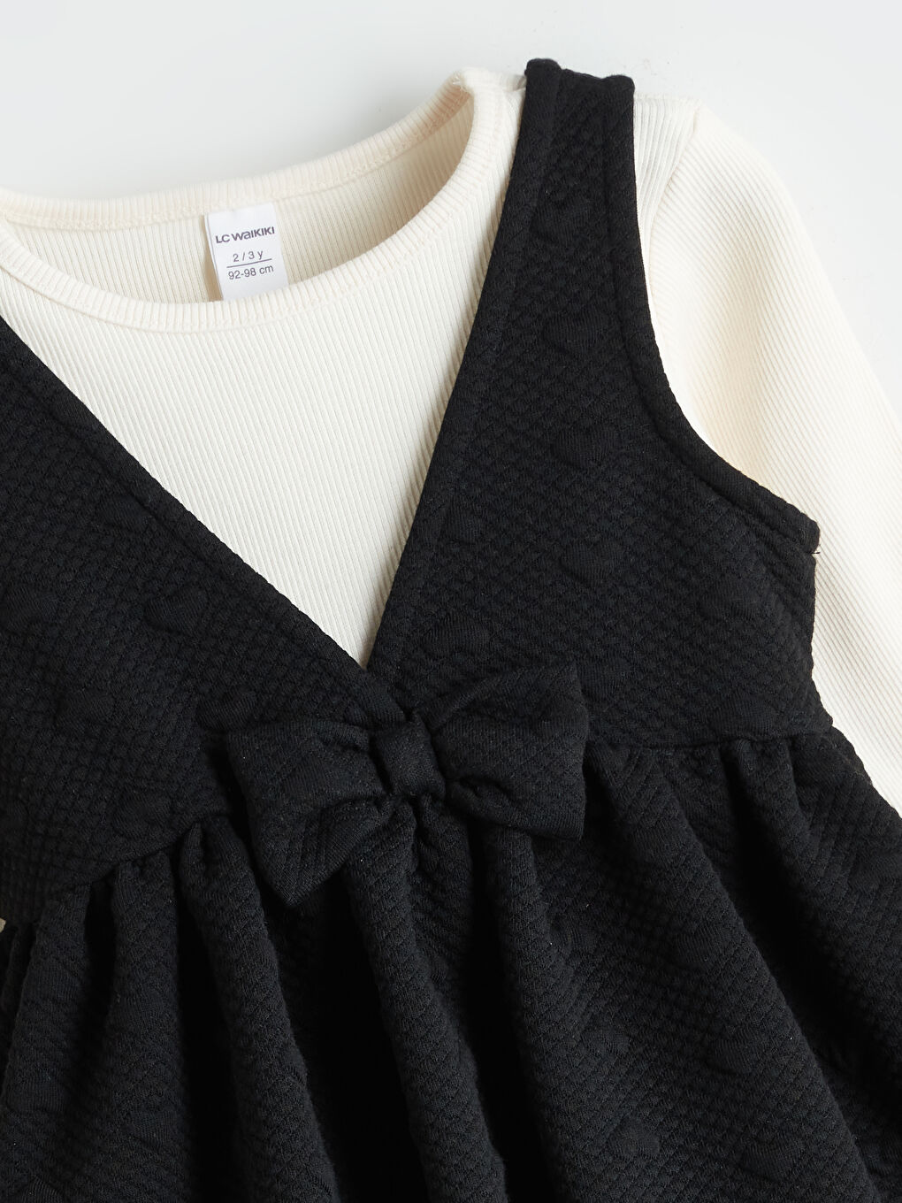 Siyah Fiyonk Detaylı Kız Çocuk Elbise ve Tişört-3