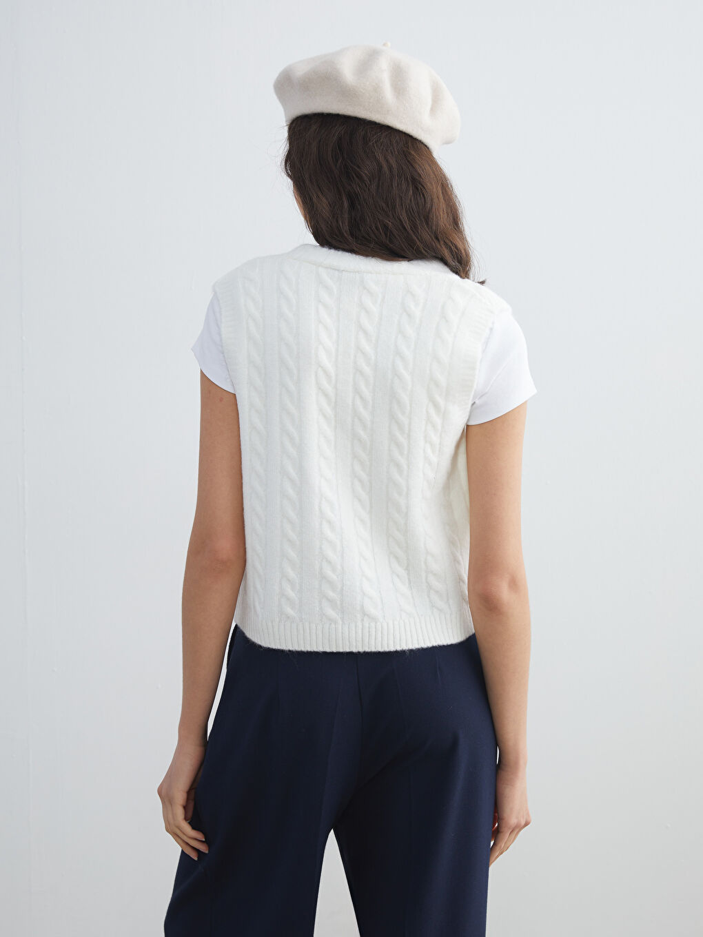 Ekru V Yaka Kendinden Desenli Kadın Triko Süveter-3