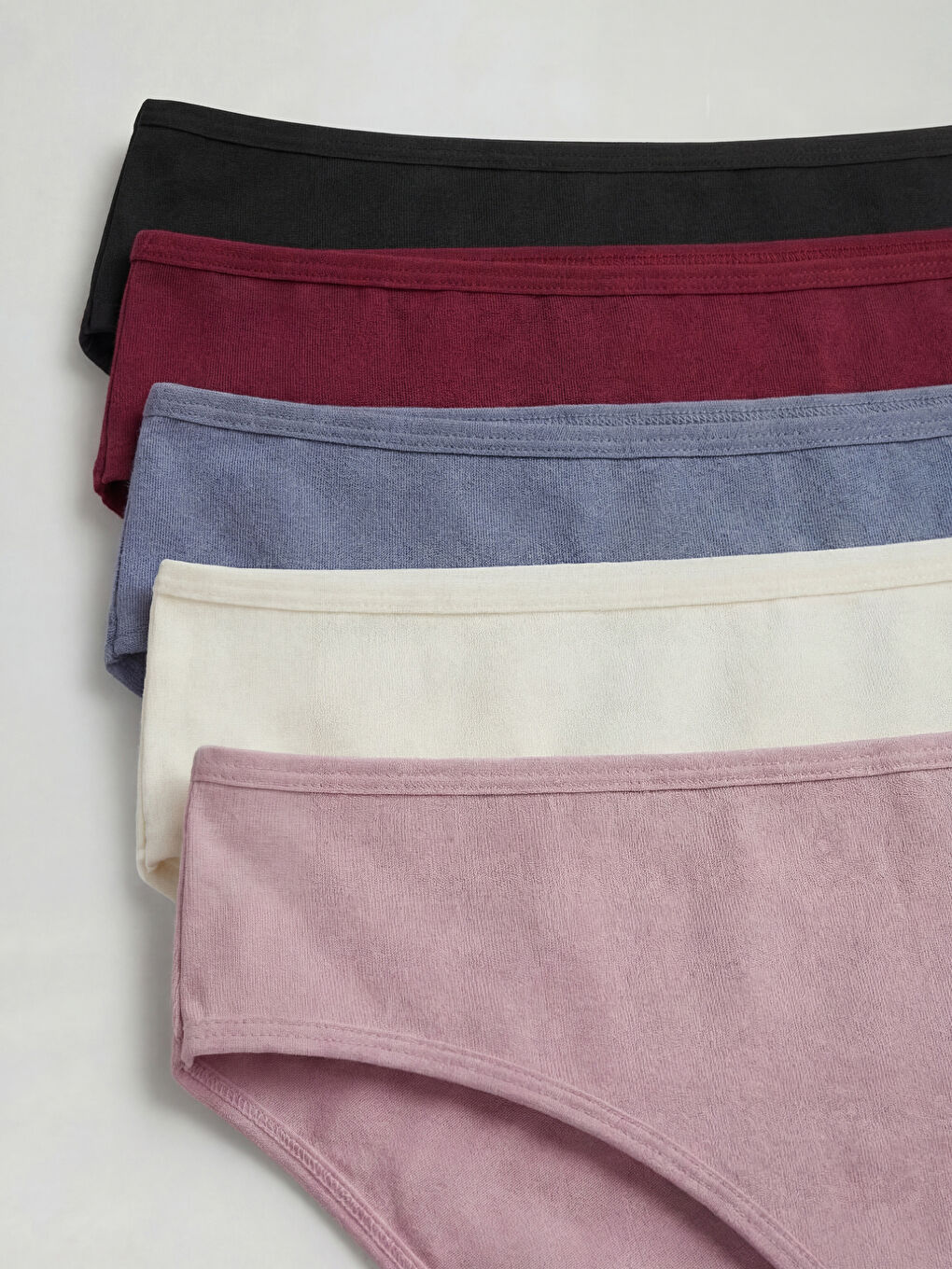 Комплект из пяти классических трусиков-бикини.-7