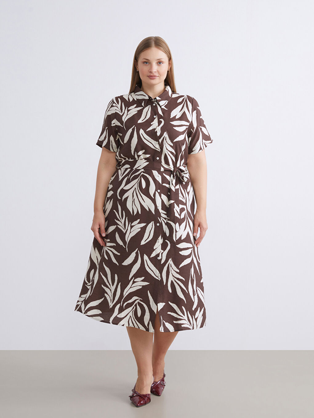 Kahverengi Desenli Kuşaklı Gömlek Elbise-5