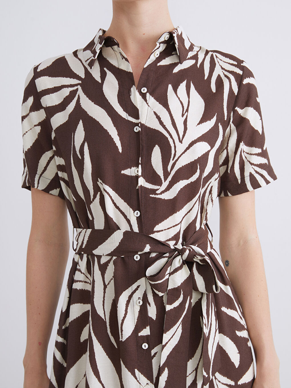 Kahverengi Desenli Kuşaklı Gömlek Elbise-3