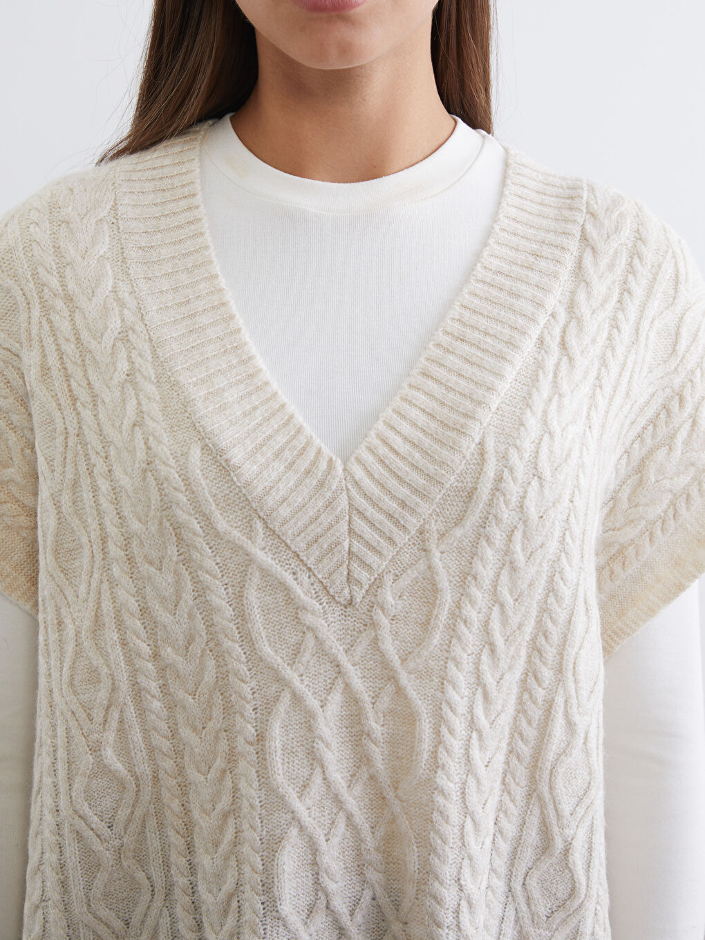 Ekru V Yaka Kendinden Desenli Oversize Kadın Triko Süveter-2