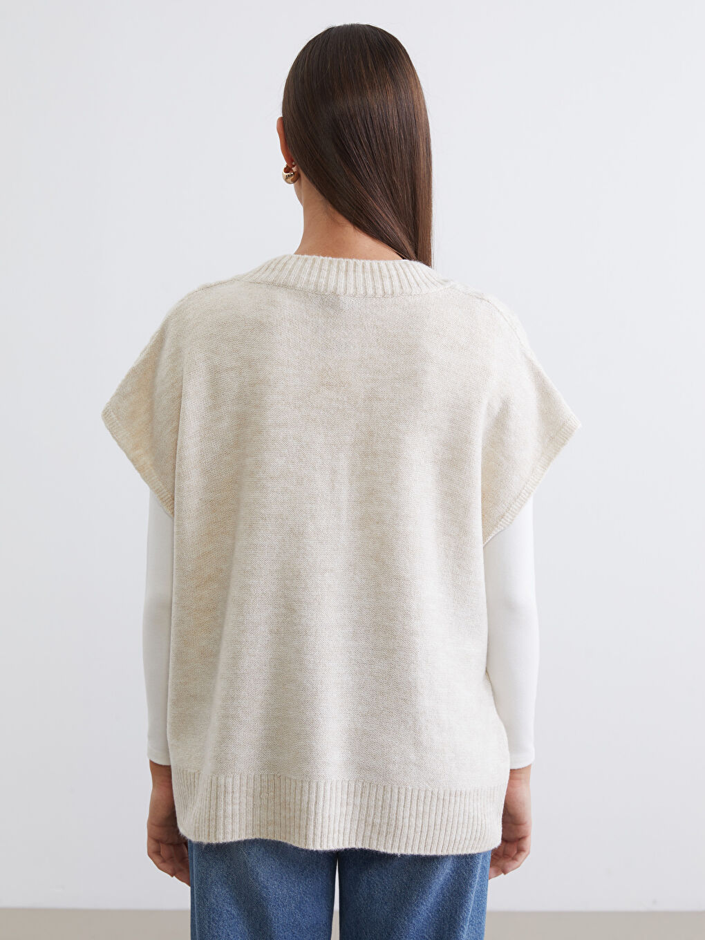 Ekru V Yaka Kendinden Desenli Oversize Kadın Triko Süveter-3