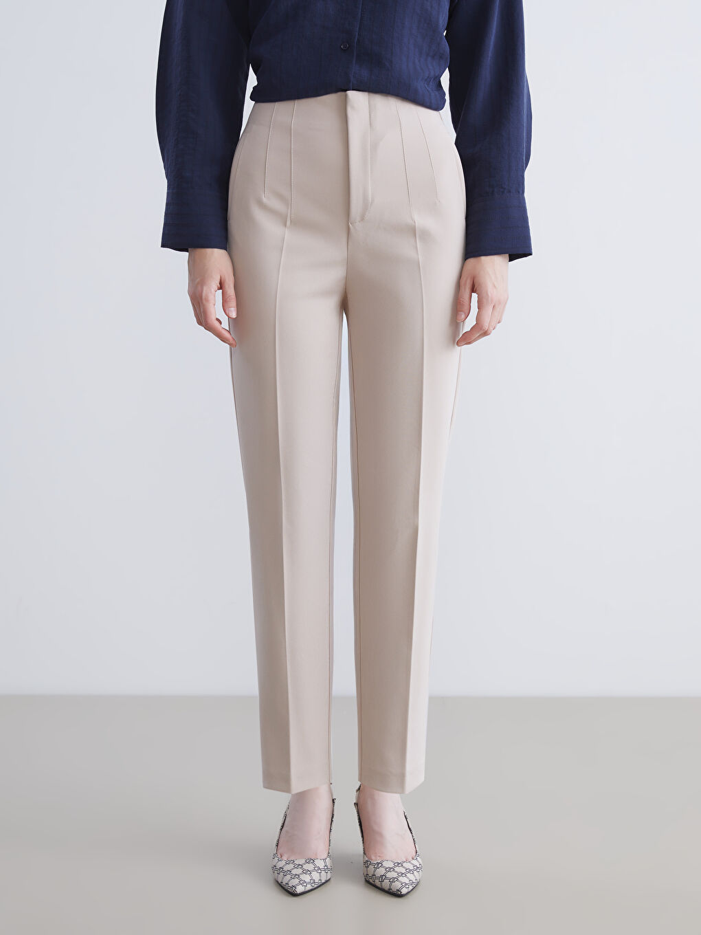 Bej Dar Fit Pileli Kadın Pantolon-1