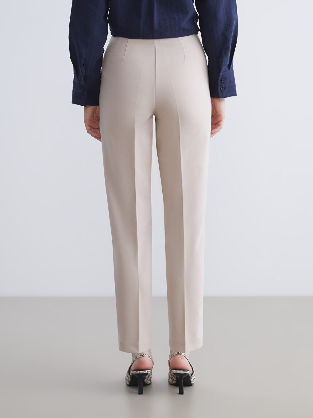 Bej Dar Fit Pileli Kadın Pantolon-3