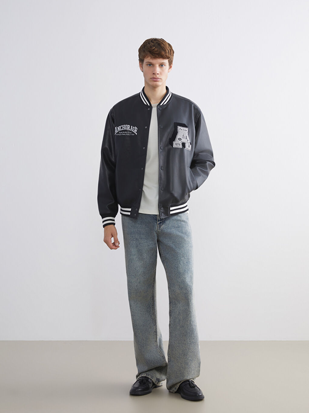 Siyah Kolej Yaka Nakışlı Erkek Deri Görünümlü Ceket-1