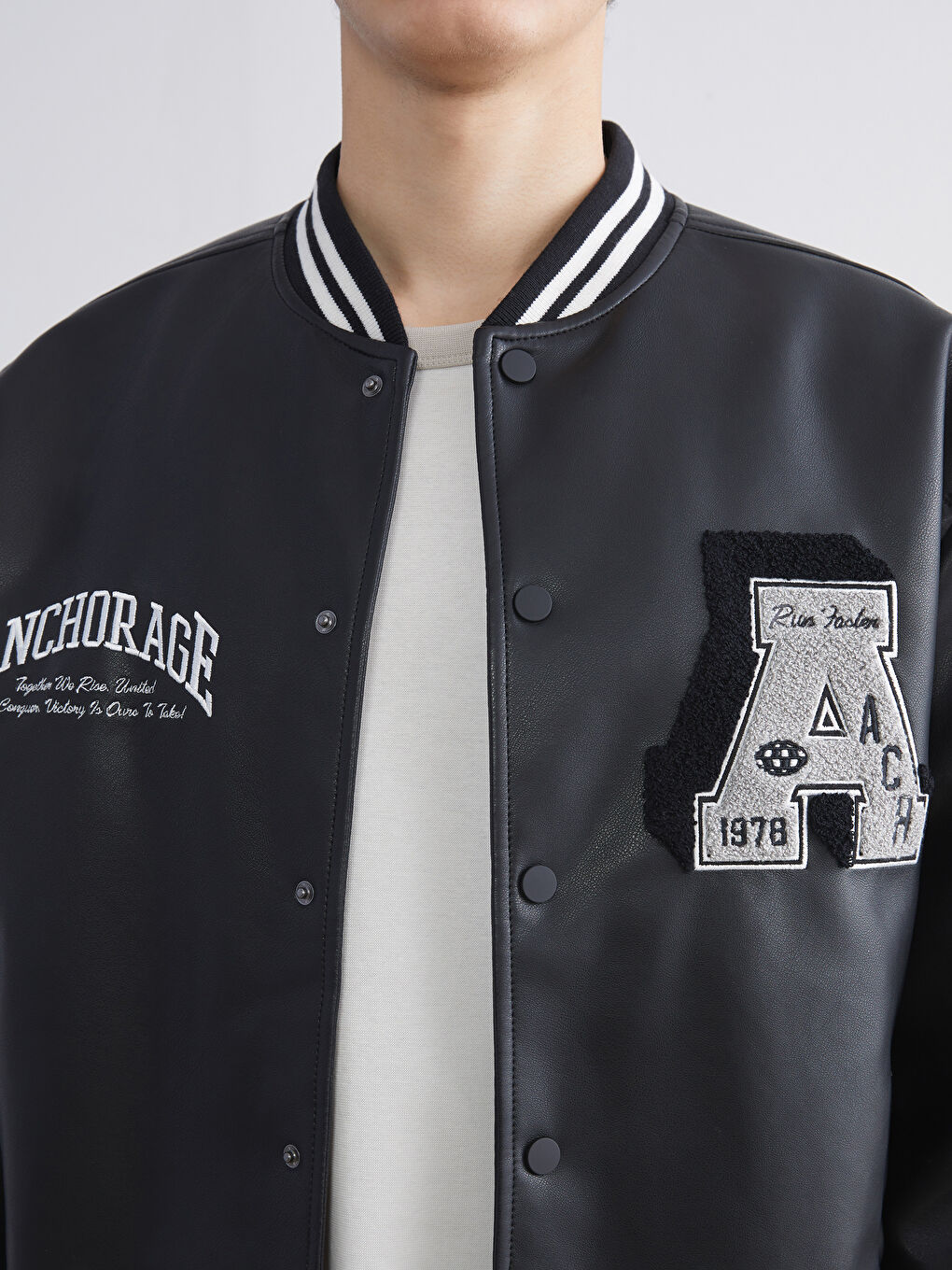 Siyah Kolej Yaka Nakışlı Erkek Deri Görünümlü Ceket-2