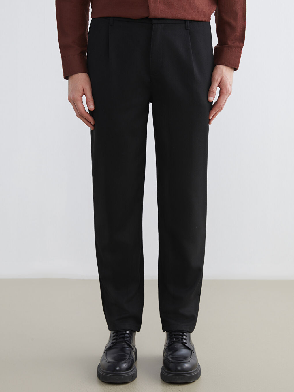 Siyah Standart Kalıp Erkek Pantolon-1