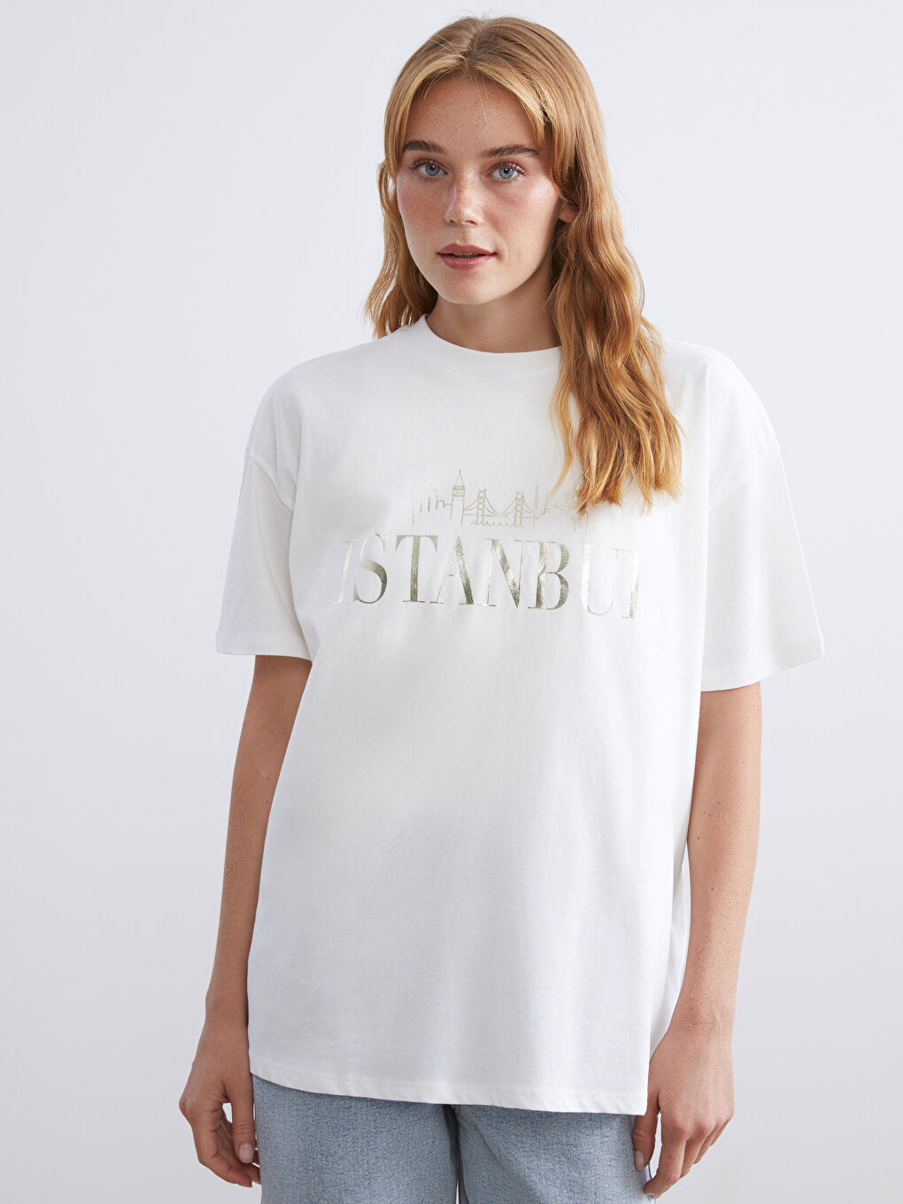 Beyaz Bisiklet Yaka İstanbul Baskılı Kadın Tişört