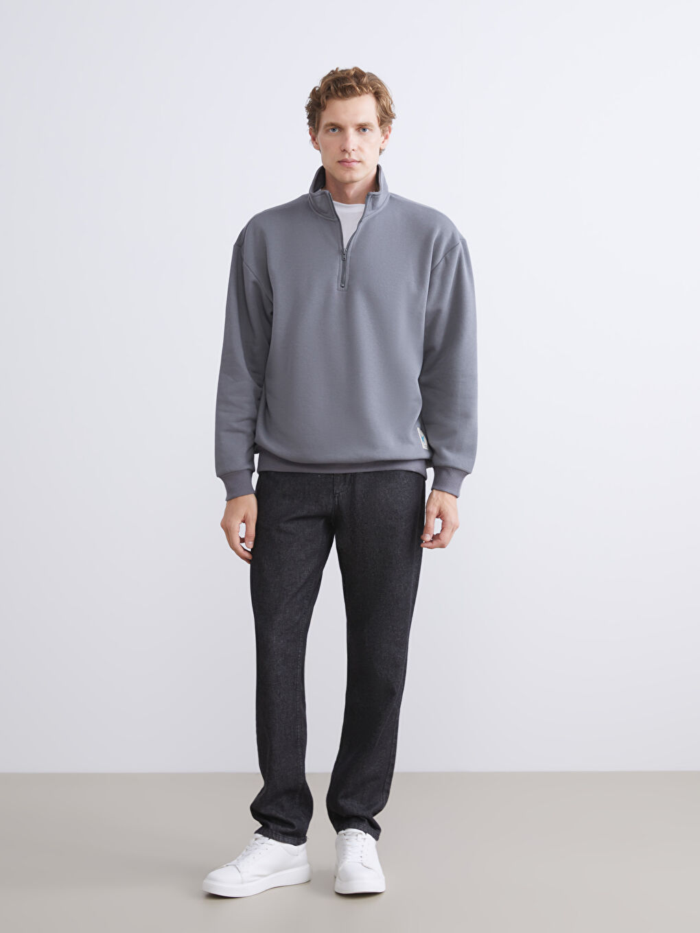 Gri Dik Yaka Baskılı Erkek Sweatshirt-1