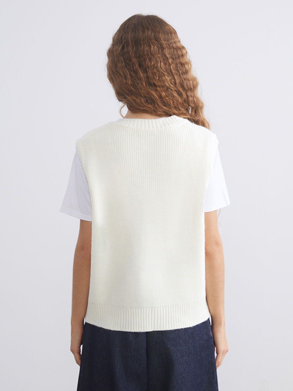 Bej V Yaka Ayı Nakışlı Kadın Triko Süveter-5