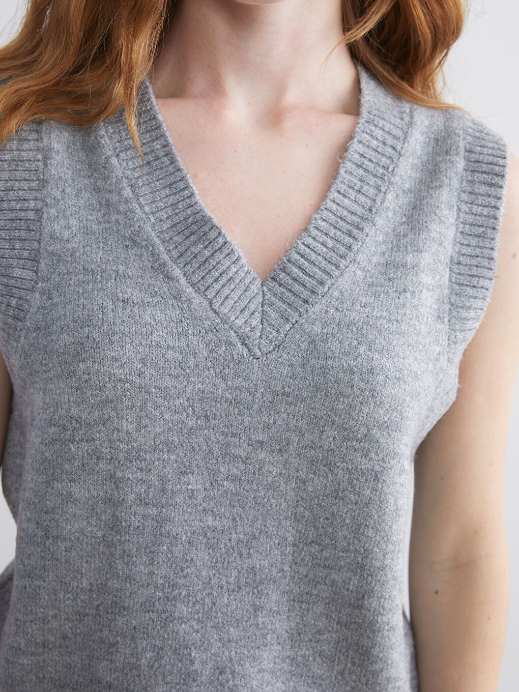 Gri V Yaka Kadın Triko Süveter-2